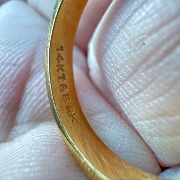 WOMEN’S GOLD TONE STATEMENT RING– CRYSTAL ACCENTS – SIZE 7 – NEIMAN MARCUS STYLE - Picture 7 of 17